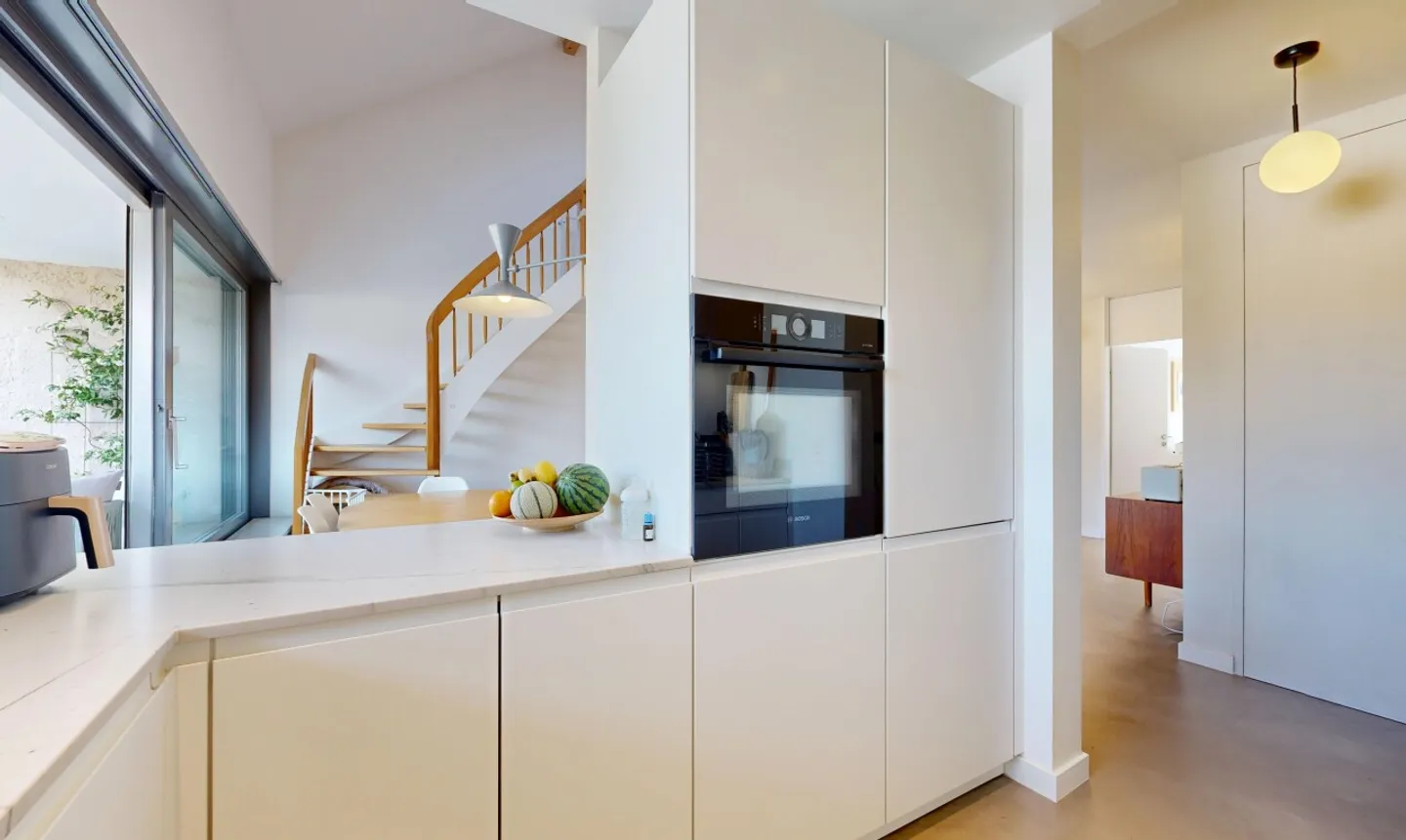 Stylish Maisonette Apartment with Garage in the Heart of Kleinbasel - Photo 10 of 11
