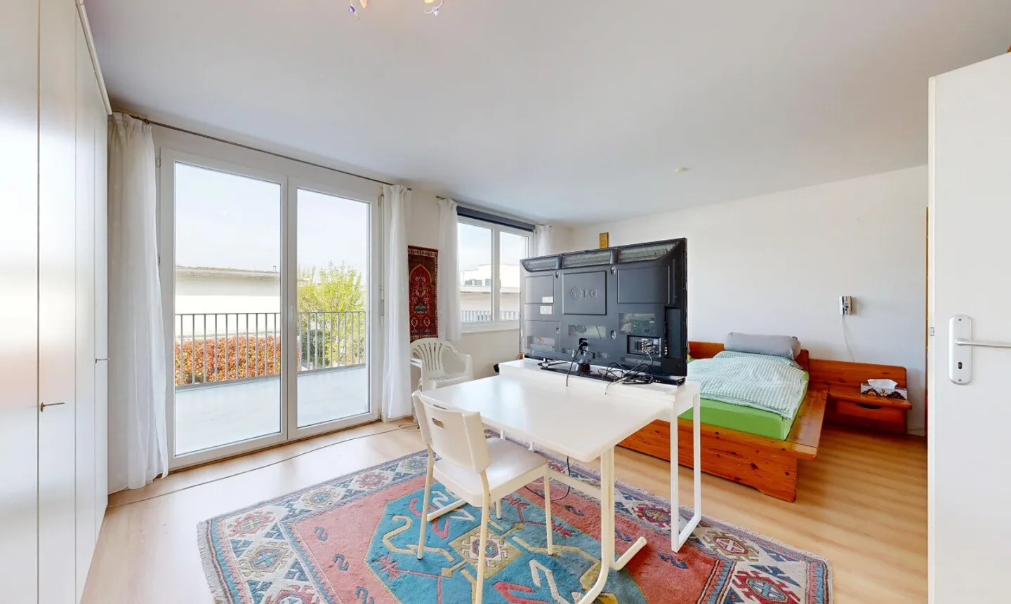 Attractive 5.5-room end-of-terrace house with low-maintenance garden - Photo 5 of 13