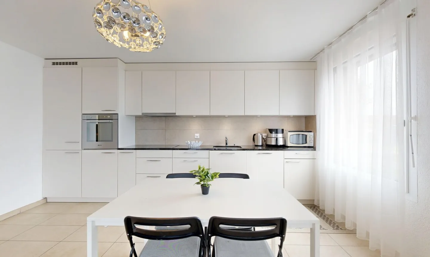 Bright 4.5 Room Apartment in Payerne - Photo 2 of 11