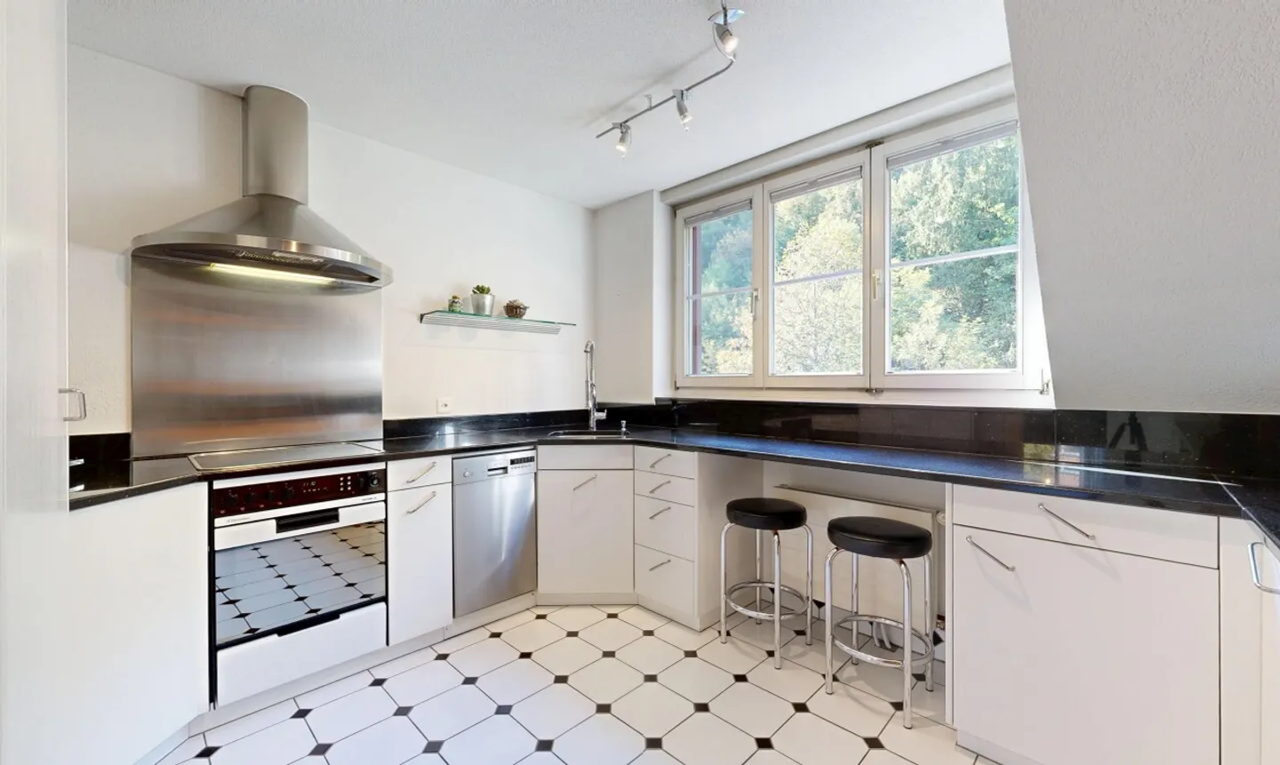 Light-Filled 5.5-Room Maisonette with Gallery and Balcony - Photo 7 of 11