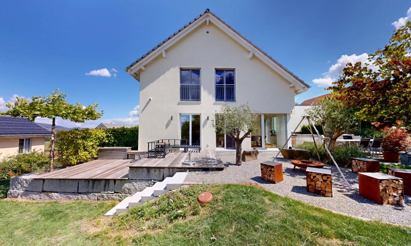 Casa familiare esclusiva con giardino - Foto 1 di 11