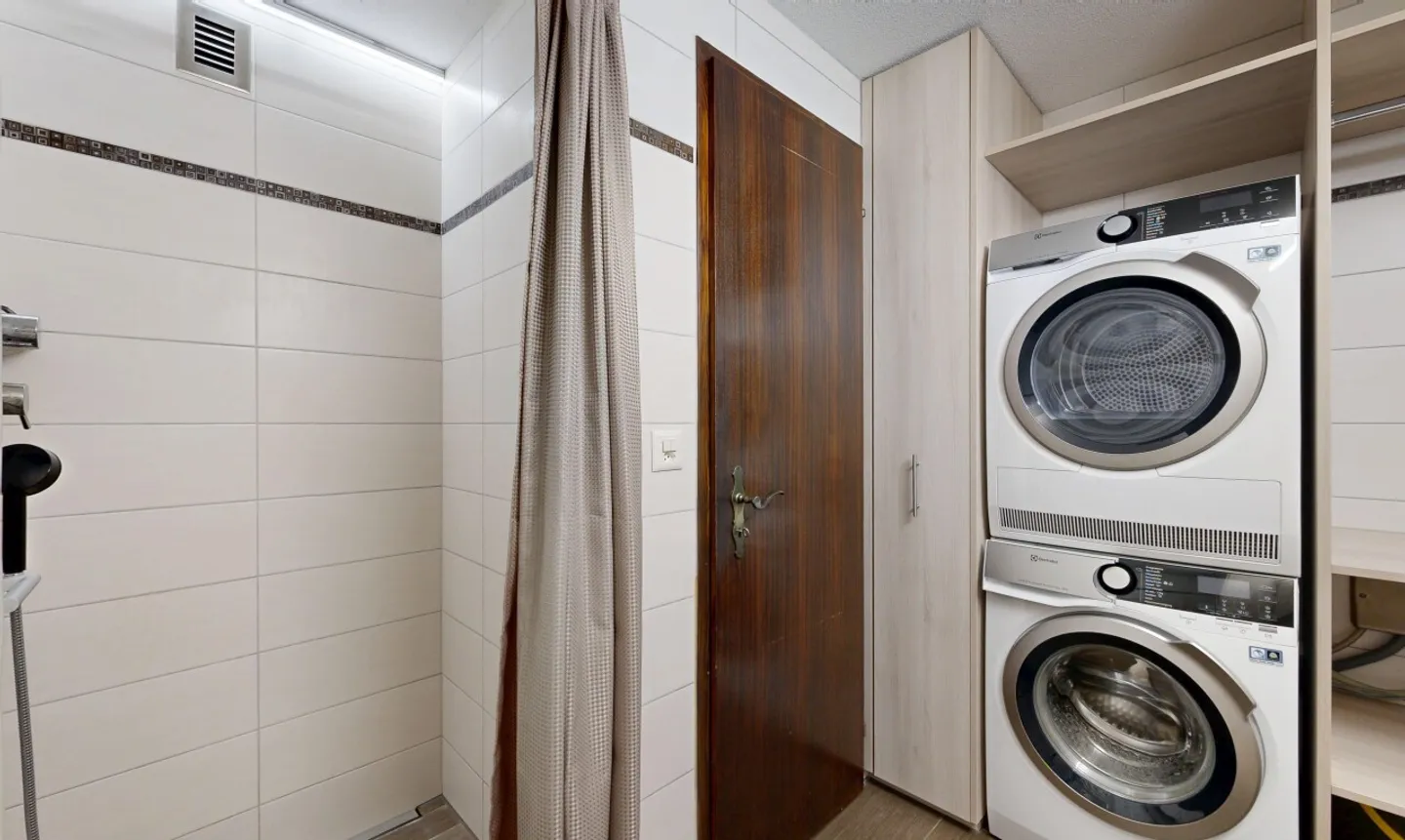 Grosszügige 5.5-Zimmerwohnung mit 2 Balkonen und Lift - Photo 9 of 11