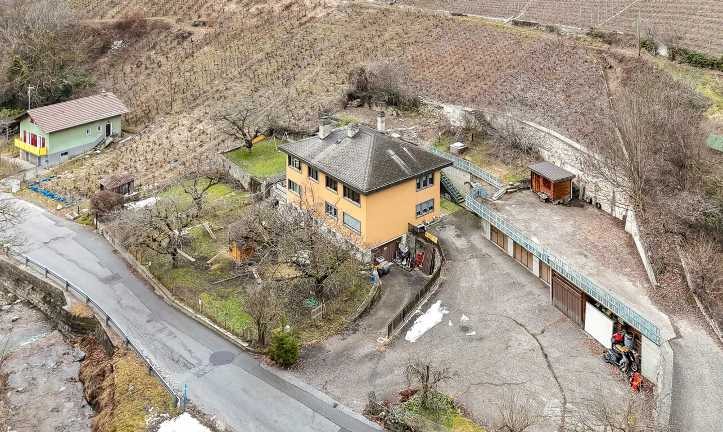 Casa Incantevole con Due Appartamenti - Foto 2 di 13