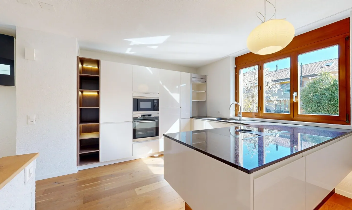 Living on four floors in a family-friendly location - Photo 4 of 13