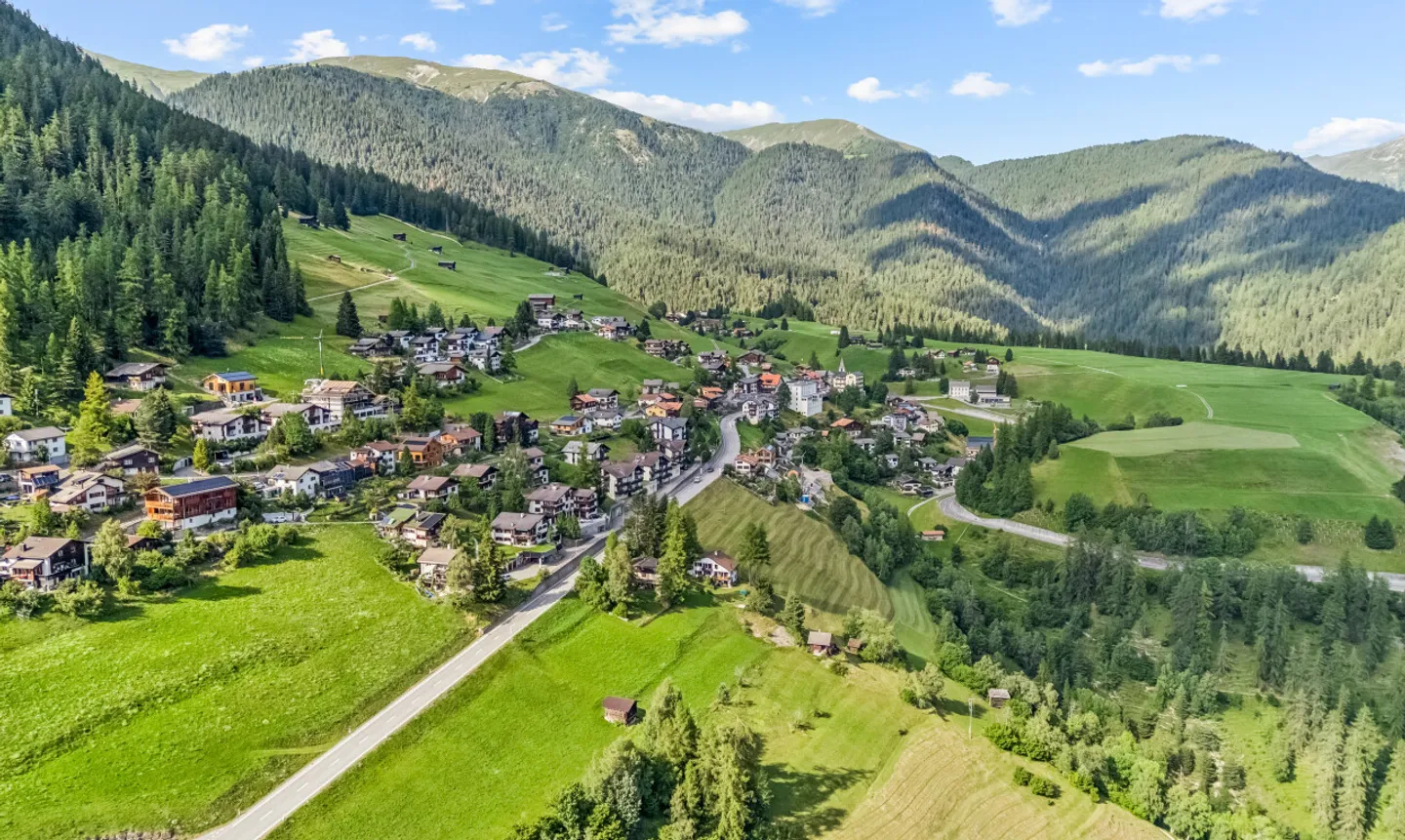 Entwicklungsgrundstück in Davos Wiesen - Foto 1 von 10