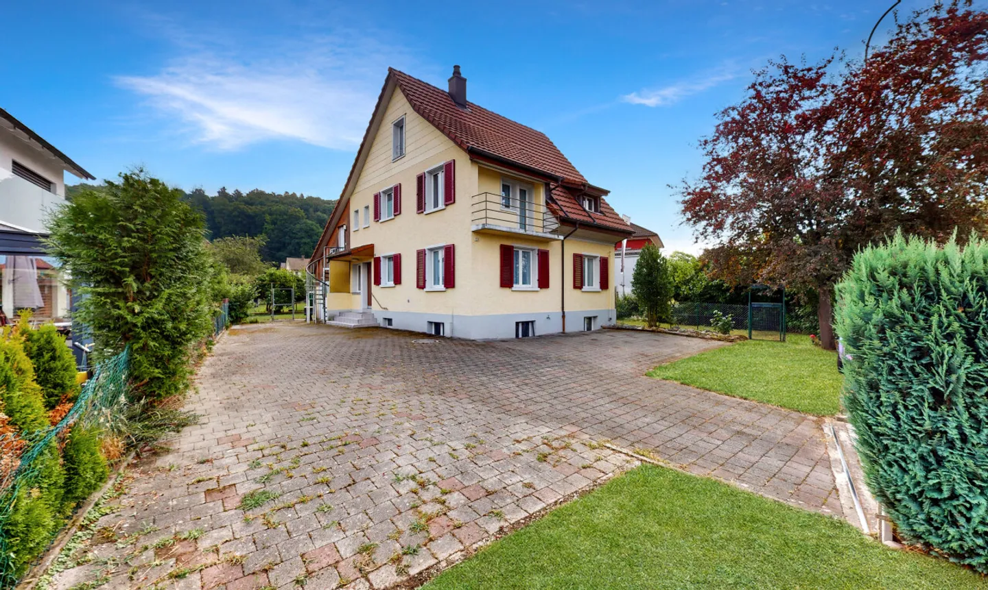 Maison individuelle 8 pièces avec appartement séparé et réserve de terrain - Photo 1 sur 11