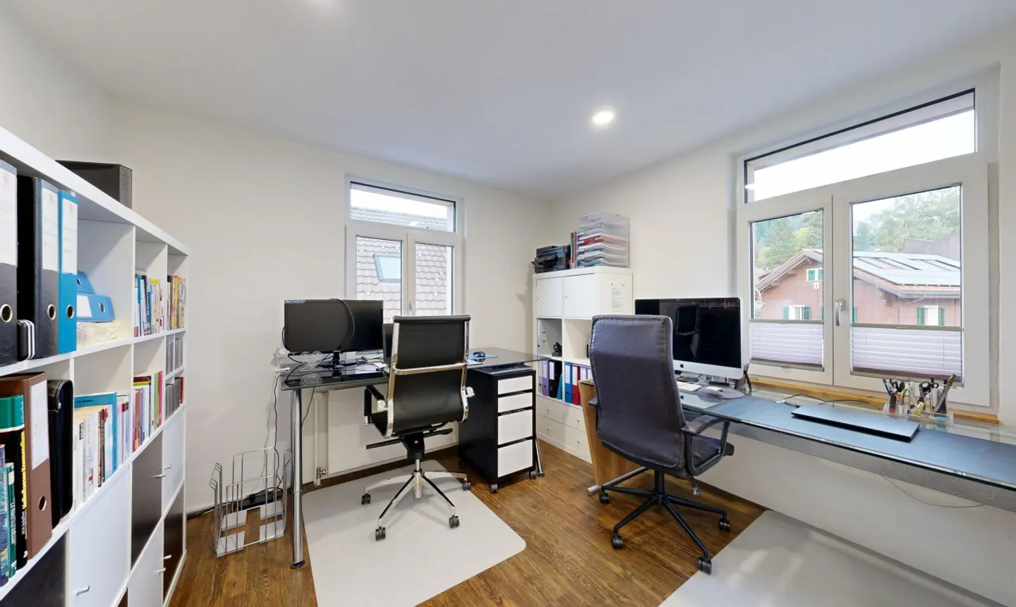 Characterful Semi-Detached Single-Family House Including Commercial Space - Photo 8 of 11