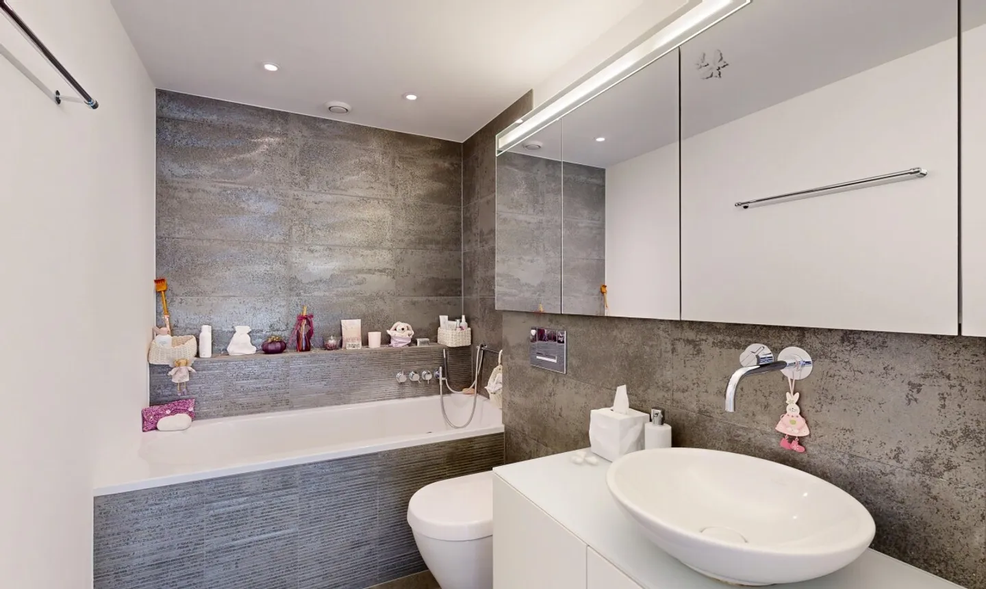 Terrace House with Stunning Views - Photo 9 of 11