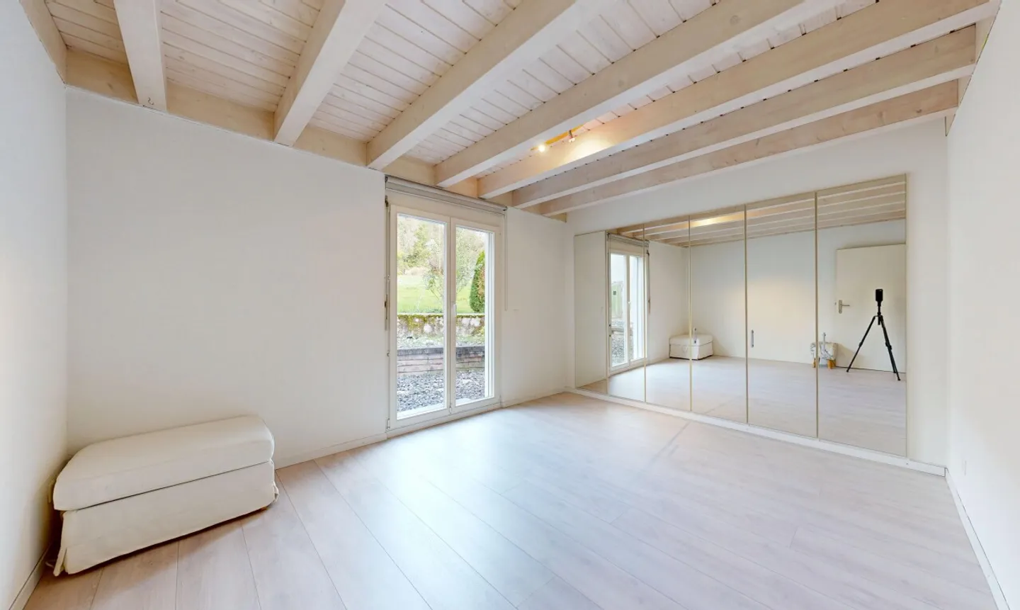 Ferme avec maison individuelle adjacente et beaucoup de terrain à bâtir inclus. - Photo 5 sur 11