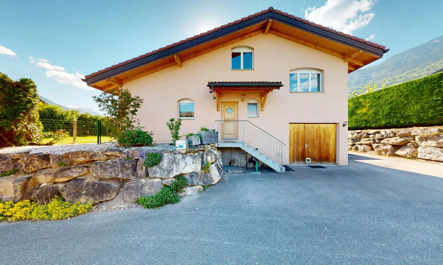 Geräumiges Familienhaus mit Garten in Vétroz - Foto 2 von 13