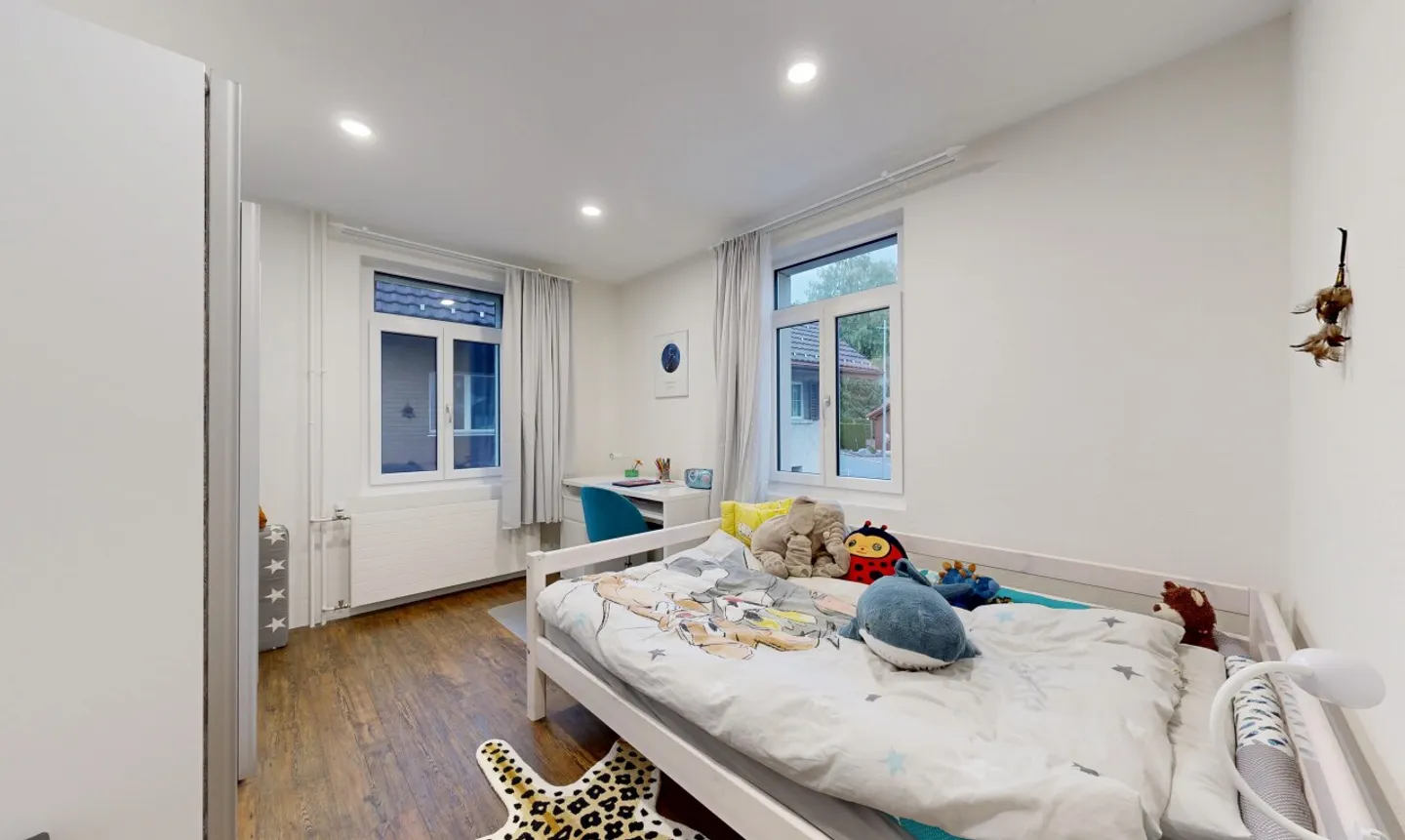Characterful Semi-Detached Single-Family House Including Commercial Space - Photo 7 of 11