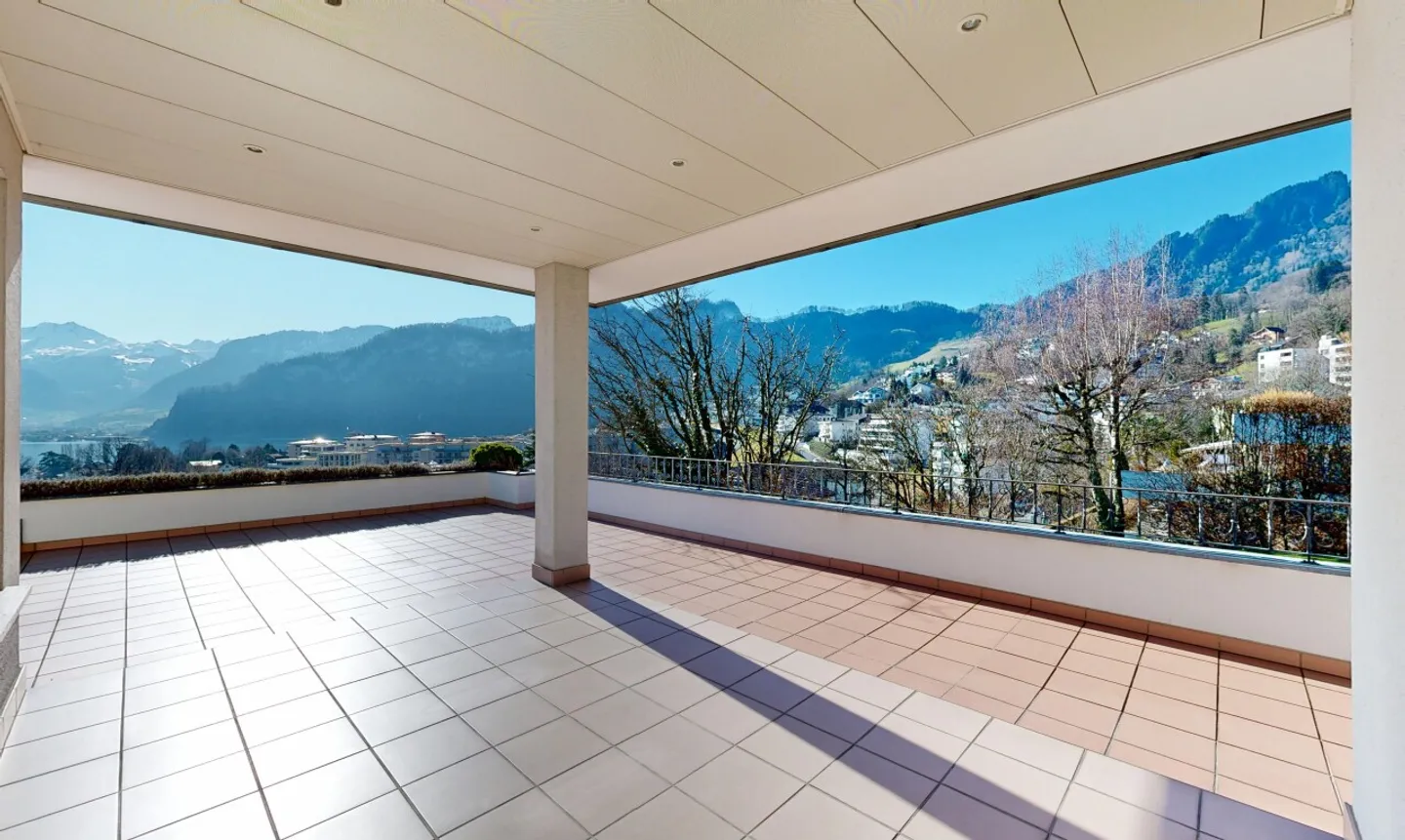 Elegante Wohnresidenz mit separaten Atelier und Panoramasicht - Foto 3 von 11