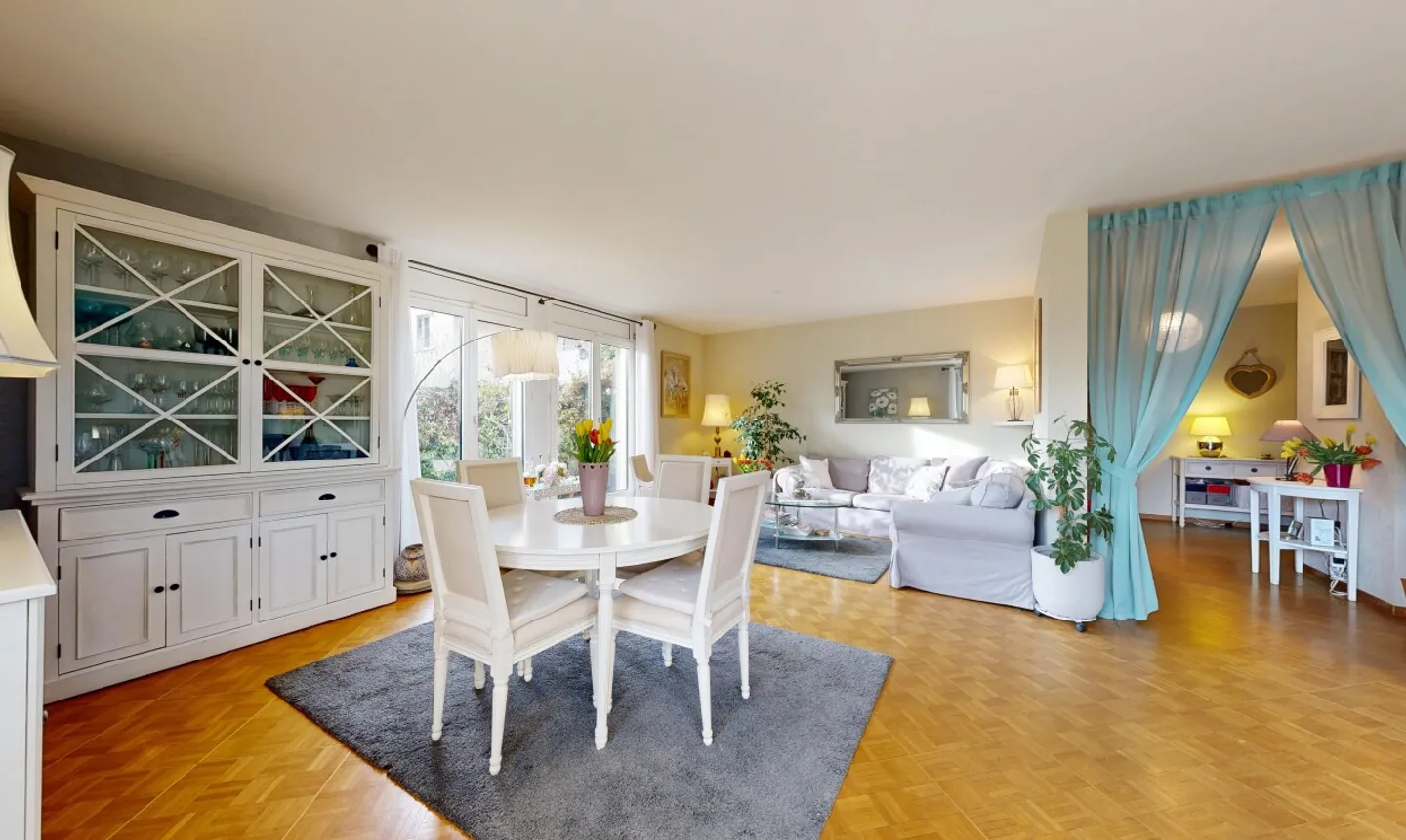 Magnificent family villa with pool and large garden - Photo 5 of 11