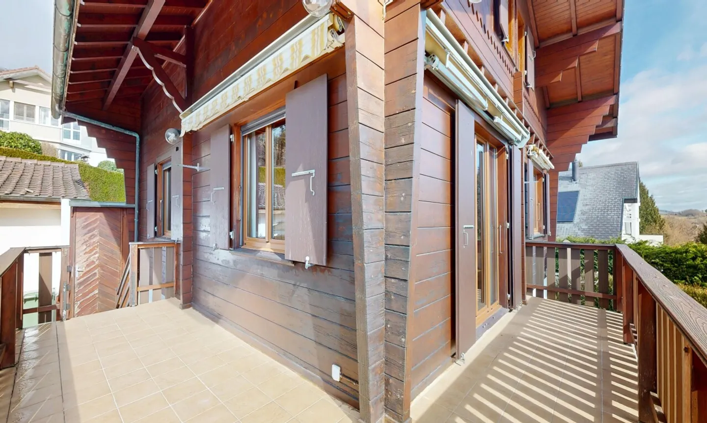 Une opportunité rare : chalet spacieux à fort potentiel à Genolier - Foto 8 di 11