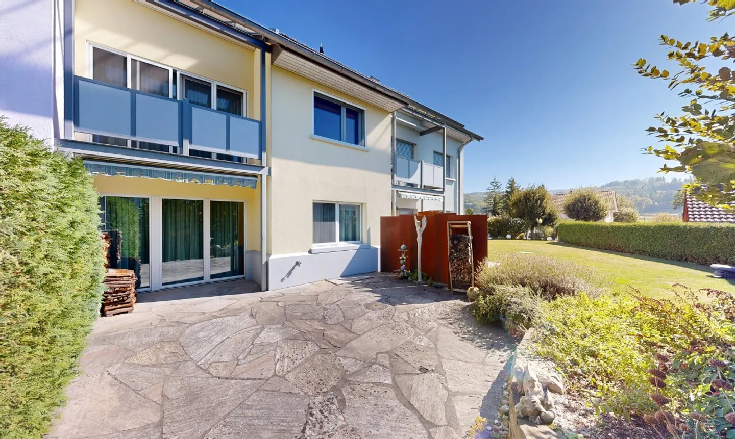 Casa a schiera di 6,5 stanze ben tenuta con 2 posti auto sotterranei - Foto 4 di 11