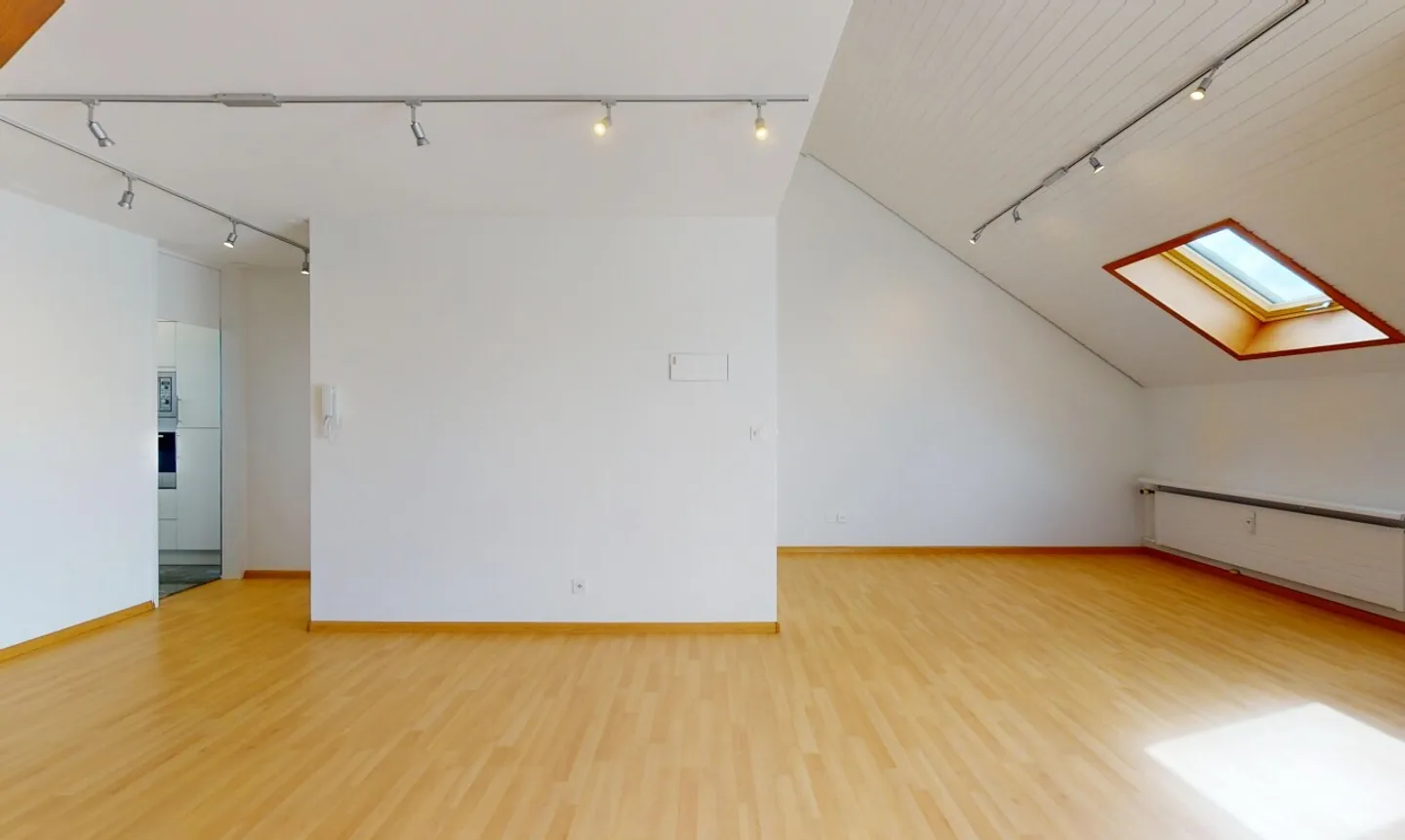 Appartamento attico elegante di 2,5 stanze con balcone a Riehen - Foto 5 di 13