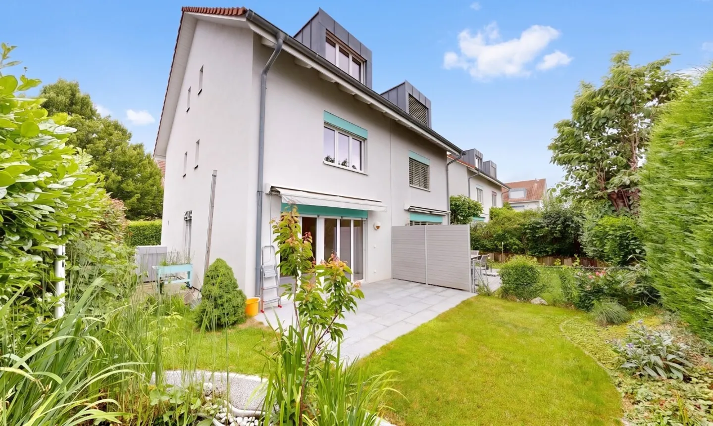 Maison familiale jumelée de 5 pièces bien entretenue dans un emplacement familial - Photo 1 sur 11