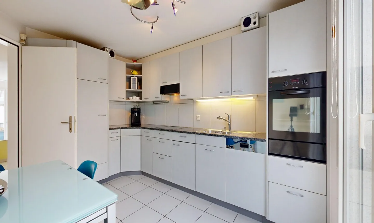 Modern terraced house with plenty of space in a central and quiet location - Photo 8 of 11