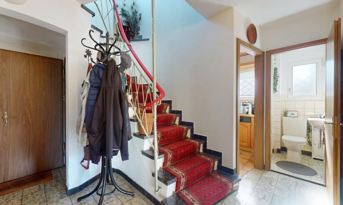 Casa spaziosa con giardino e molto spazio per la famiglia e l'ufficio - Foto 5 di 11