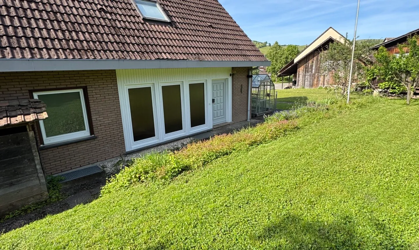 Charmantes Familienhaus mit Garten - Foto 1 von 13