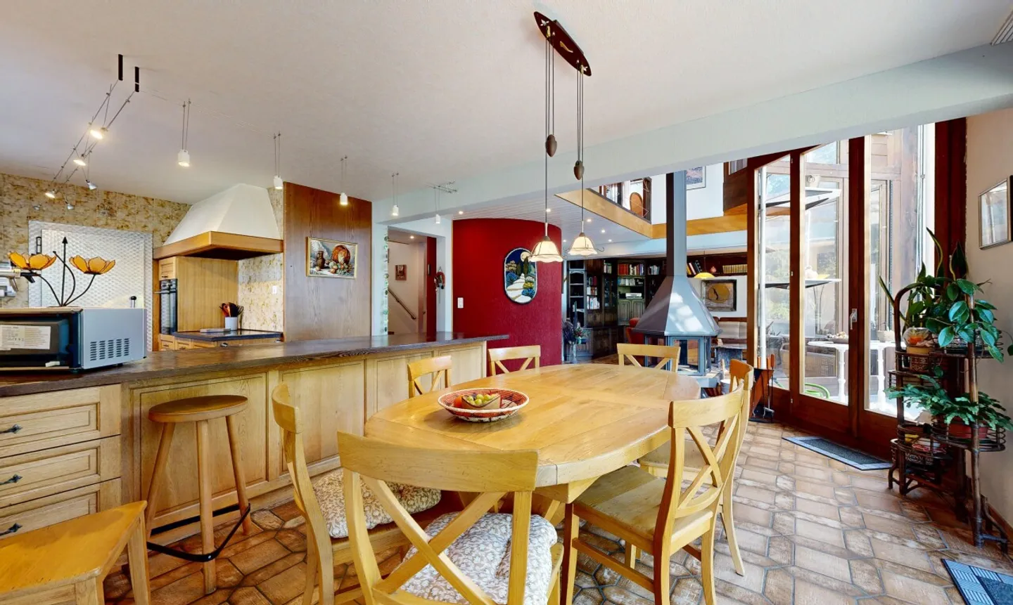 Casa familiare eccezionale: ampi spazi, comfort e luminosità - Foto 4 di 11