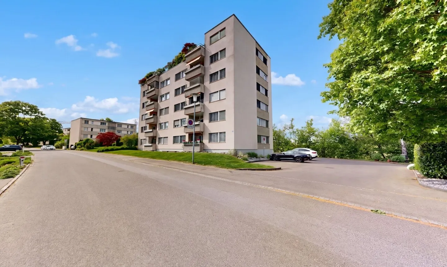 Spacious 4.5-room apartment with great potential in a quiet location - Photo 1 of 11