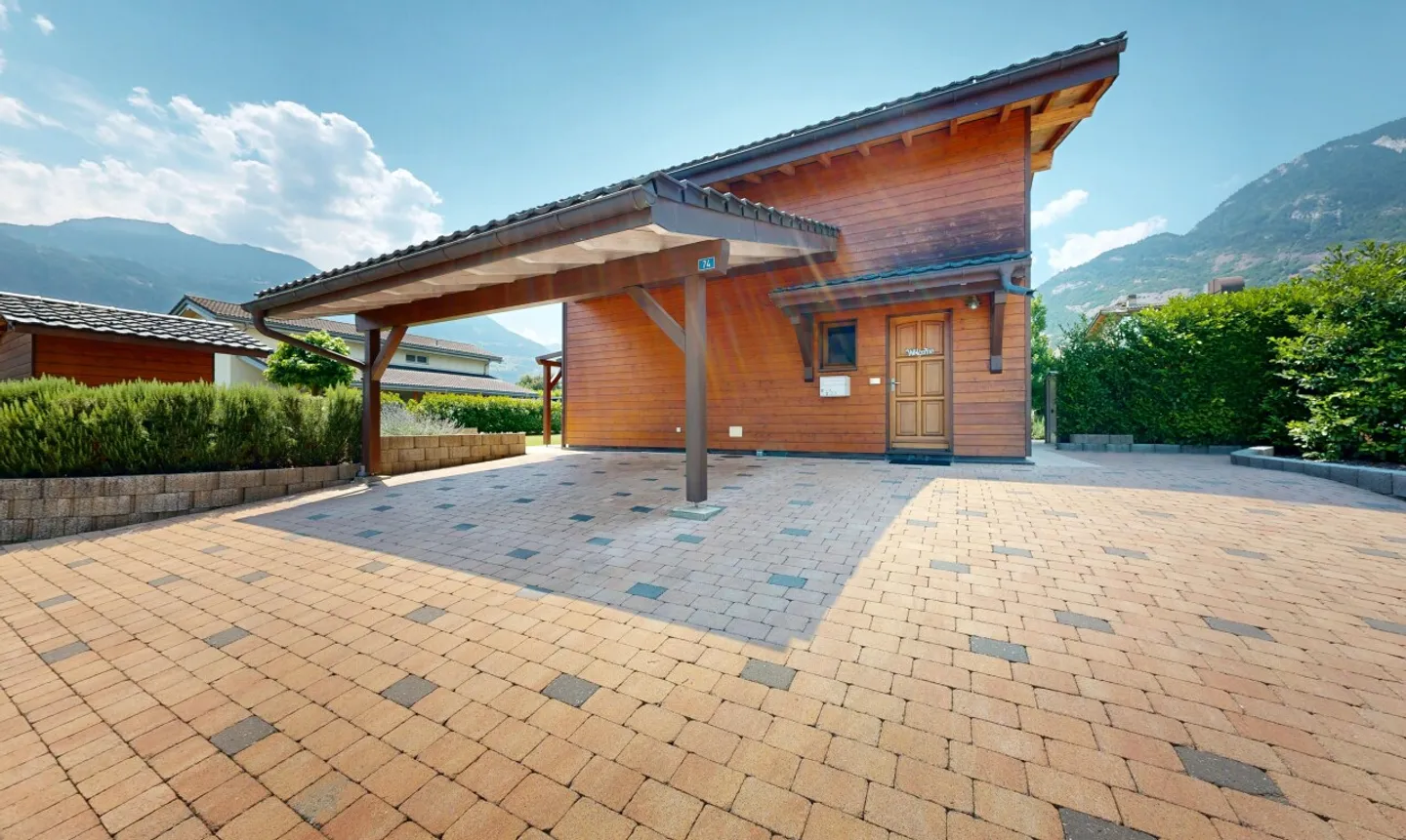 Spacious Family Home with Garden - Photo 7 of 11