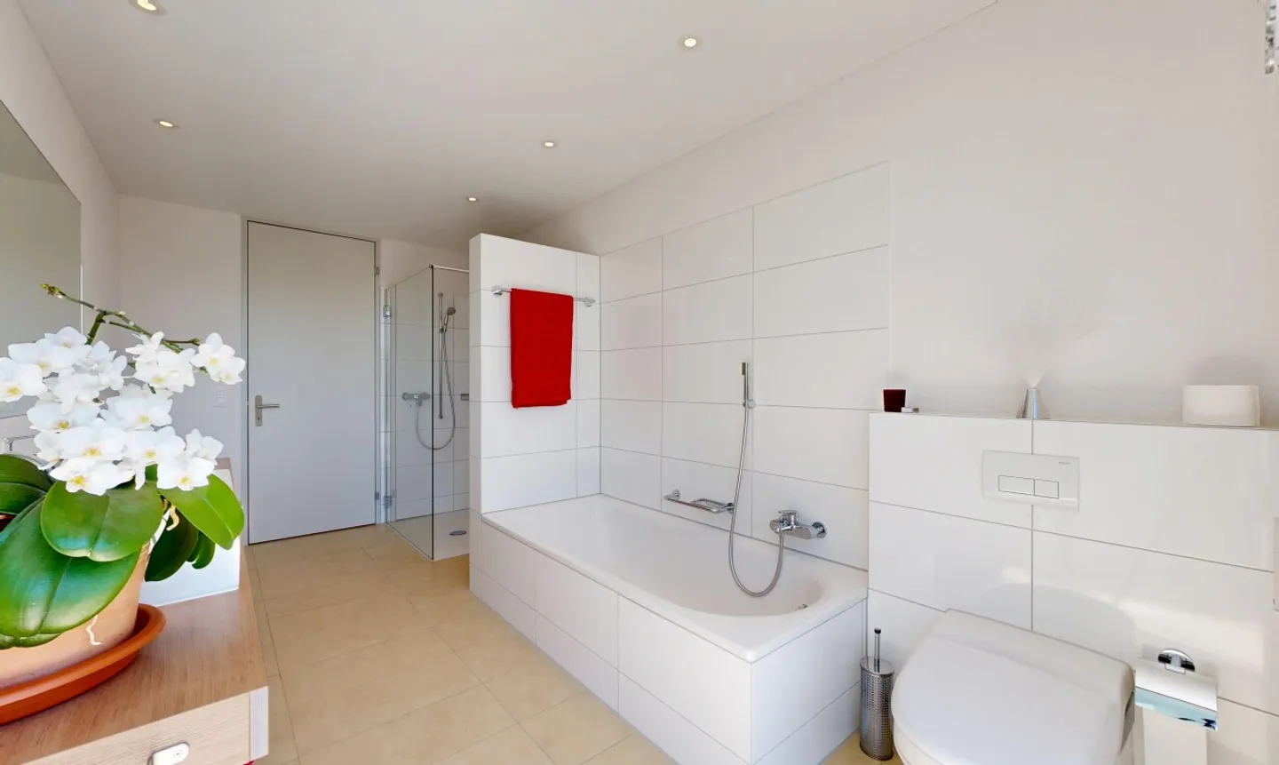 Modernes Einfamilienhaus mit Seesicht, Terrasse &amp; viel Komfort - Photo 9 sur 13