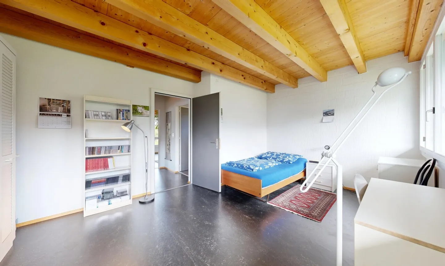 Family-friendly end-of-terrace house with garden and potential - Photo 7 of 11