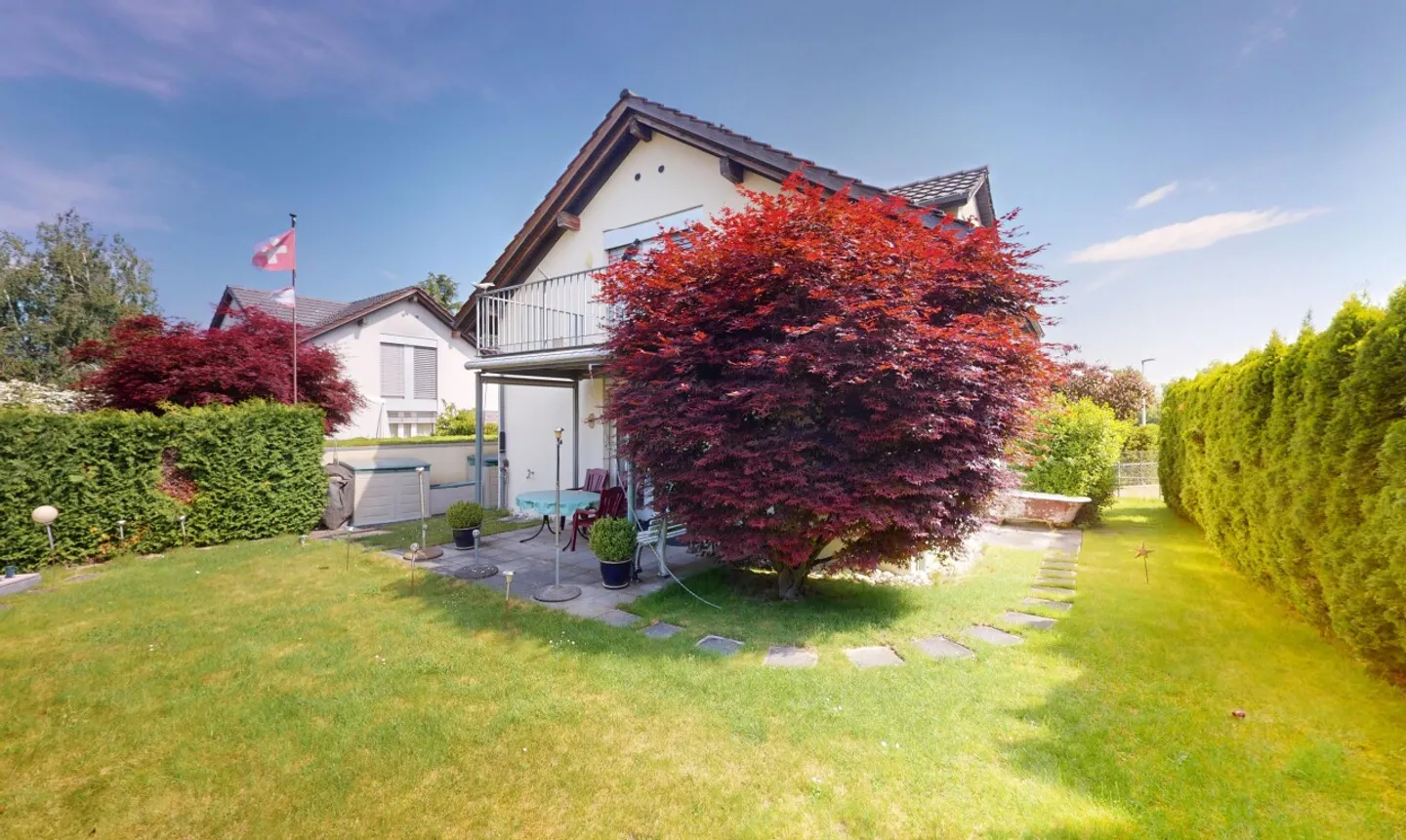 Casa unifamiliare luminosa con giardino idilliaco e garage separato - Foto 4 di 13
