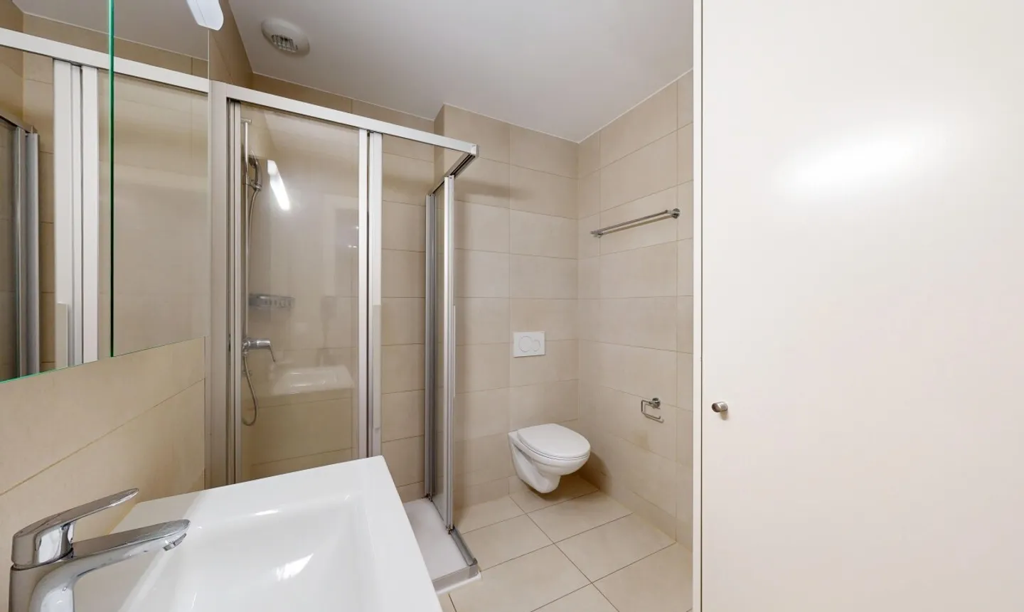 Appartement lumineux avec grand balcon - Photo 9 sur 11