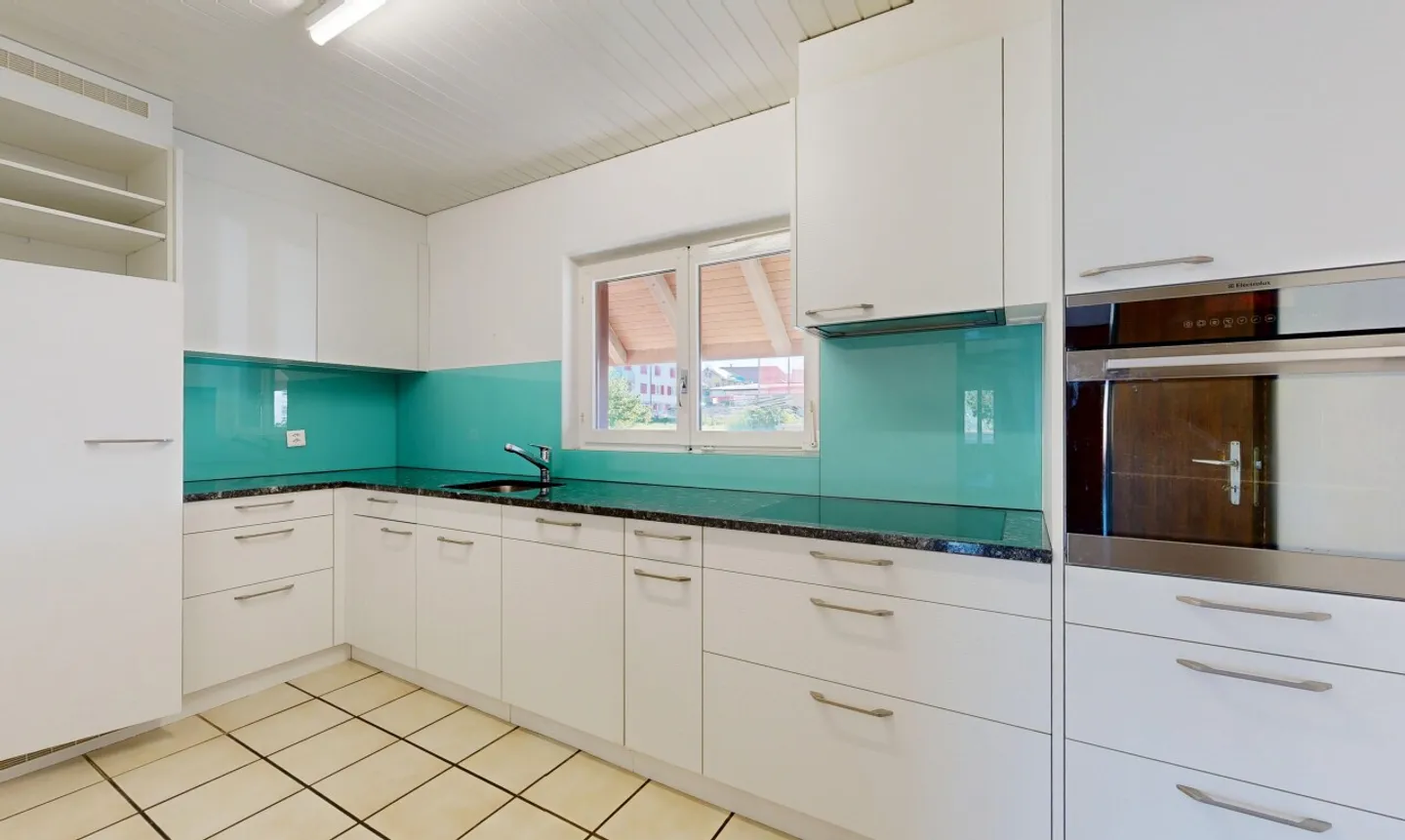 Fascino rurale con grande terreno e vicinanza ai laghi - Foto 10 di 11