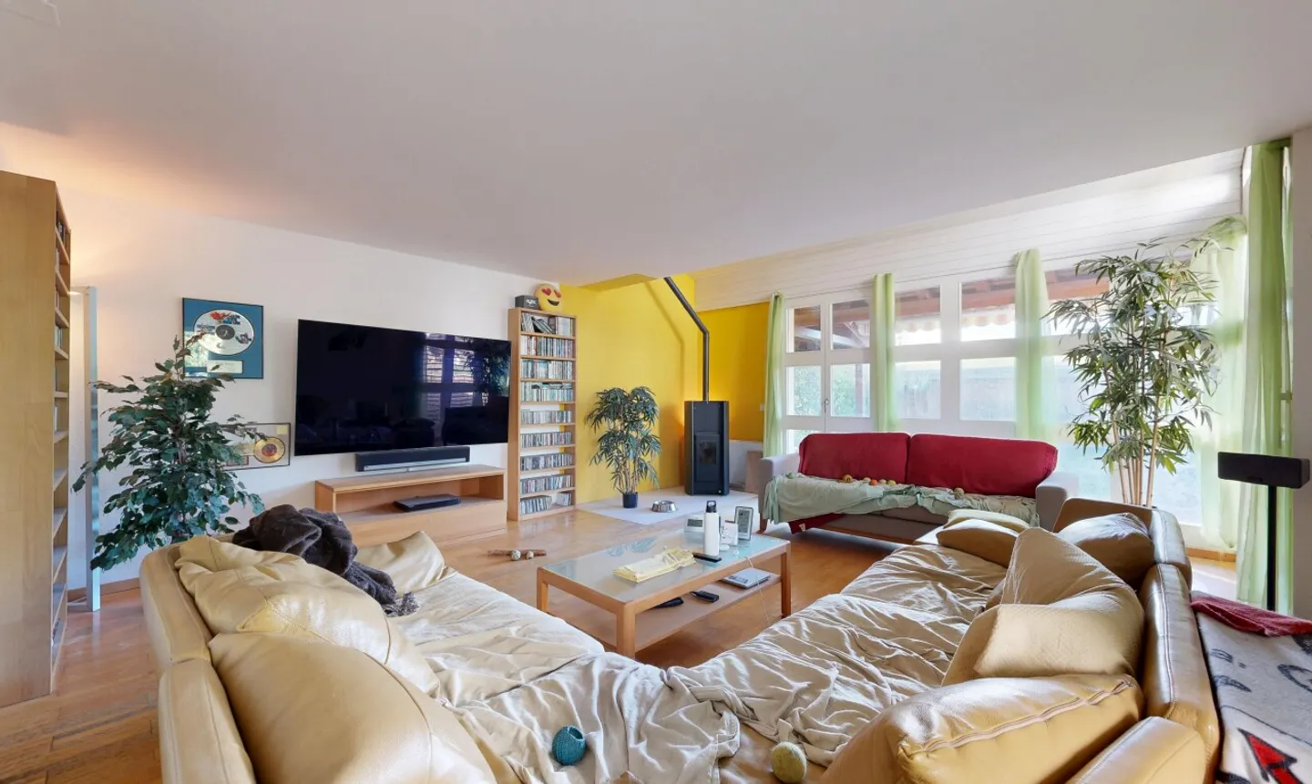 Sunny 5.5-room semi-detached house in the green - Photo 2 of 11
