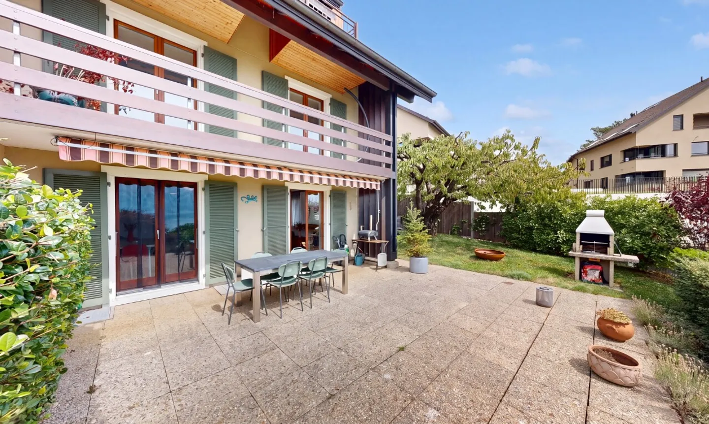 Incantevole duplex con vista mozzafiato sul lago e sulle Alpi - Foto 1 di 11