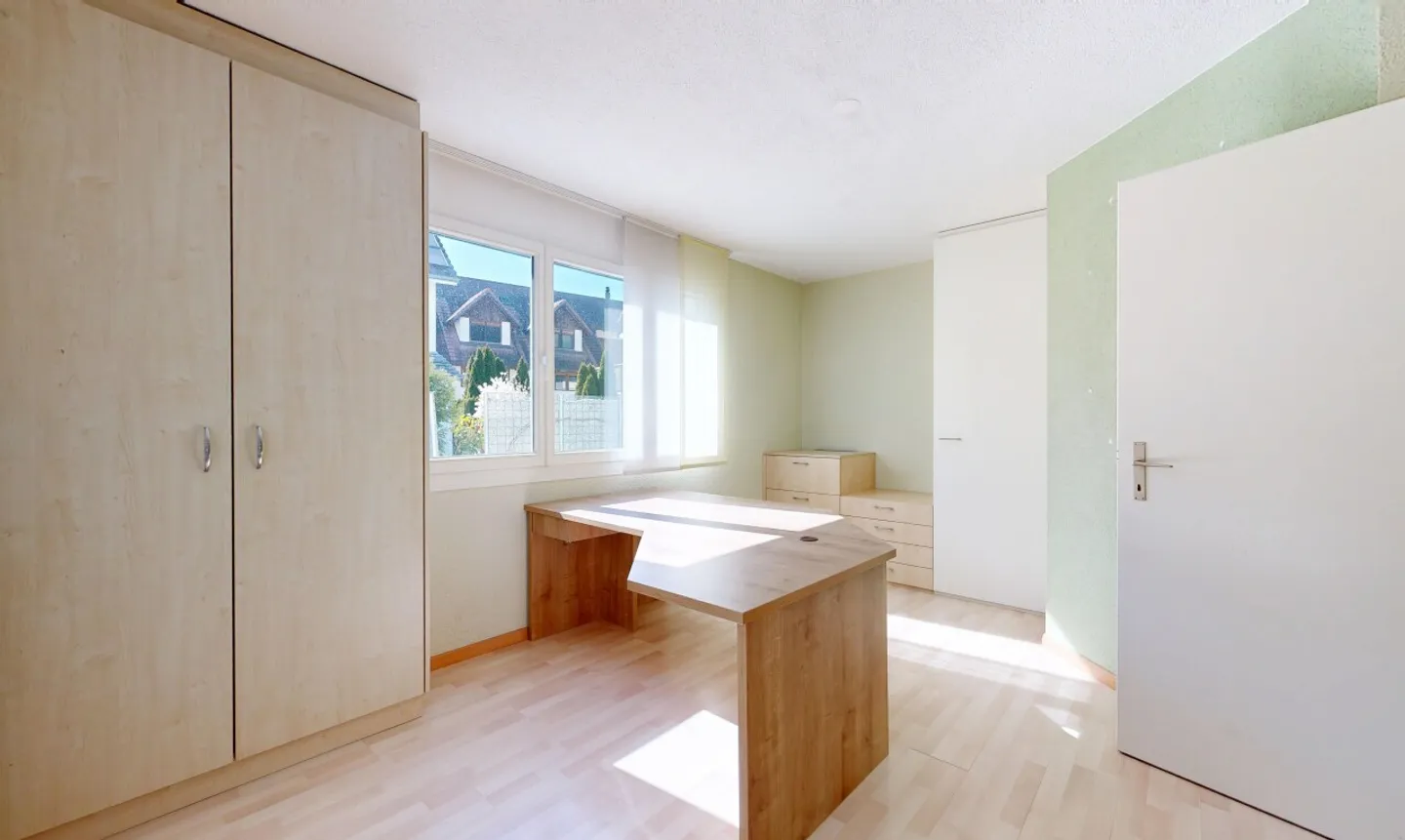 Sunny Family Happiness: 6.5-Room Single-Family House in a Nature-Friendly Location - Photo 7 of 13