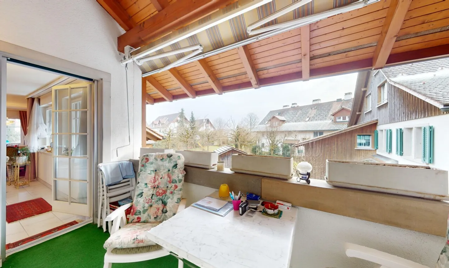 Appartement spacieux avec revenu locatif - Photo 2 sur 13