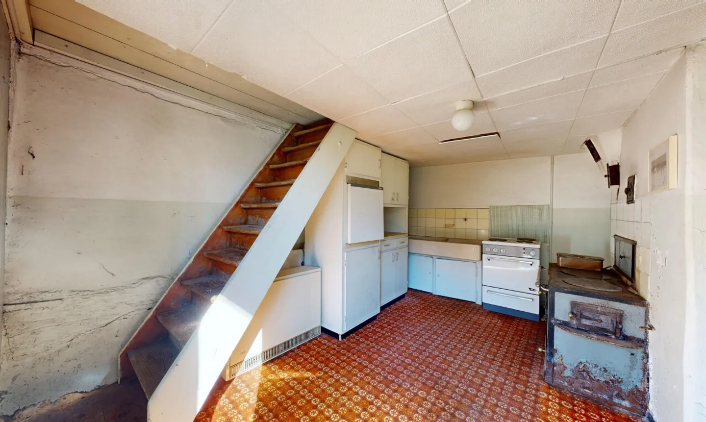 Casa bifamiliare storica al confine del bosco con potenziale di sviluppo - Foto 5 di 11