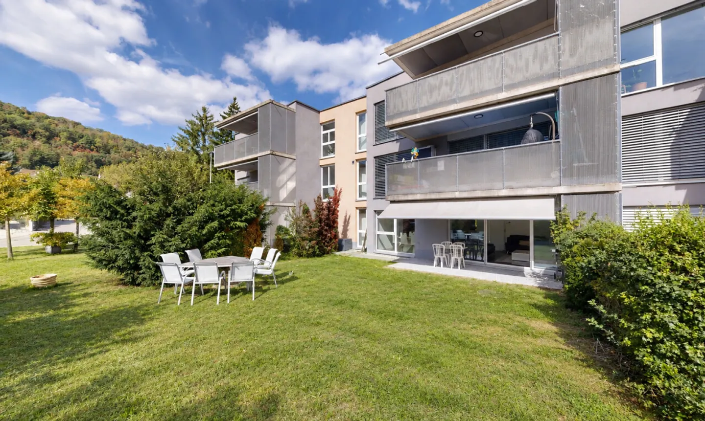 3.5 stanze pronte da vivere con giardino, stazione di Cornaux a 5 minuti a piedi - Foto 1 di 11