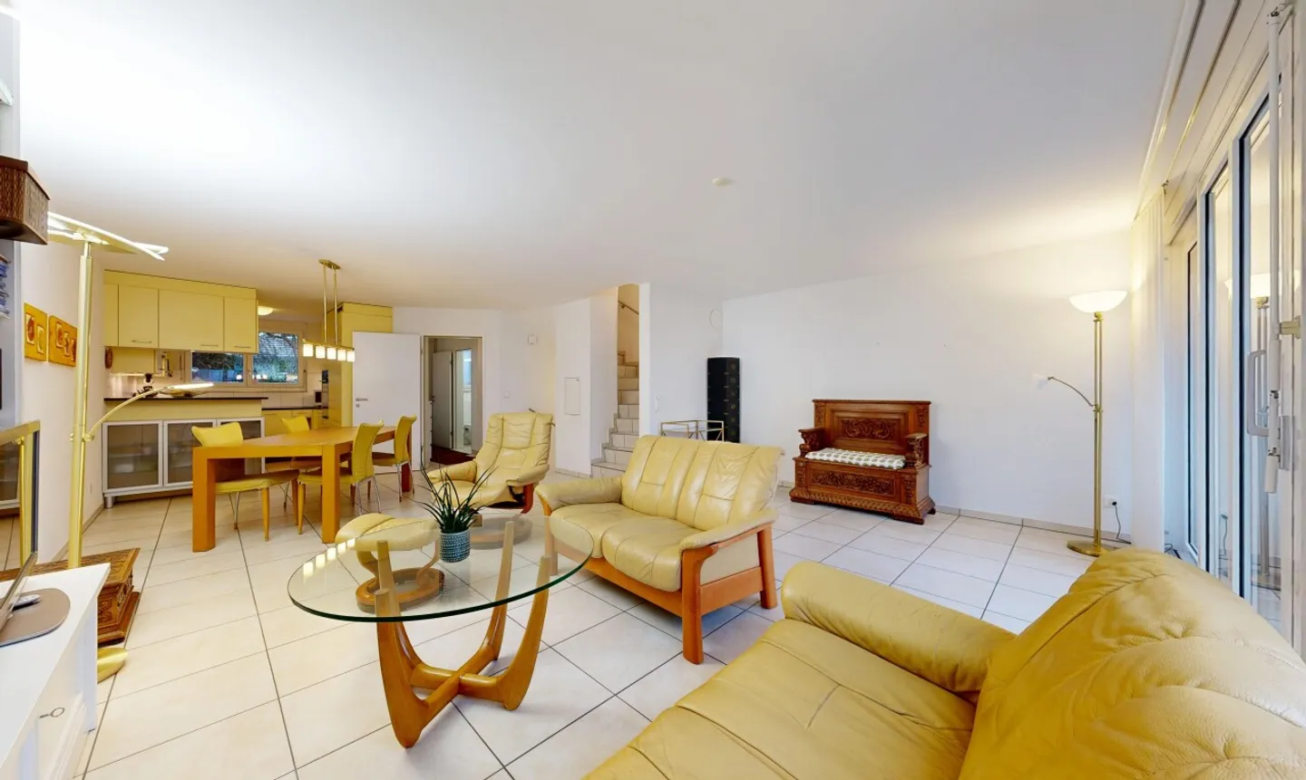 Attraktives Familienhaus mit Garten und direktem TG-Zugang - Photo 3 sur 11