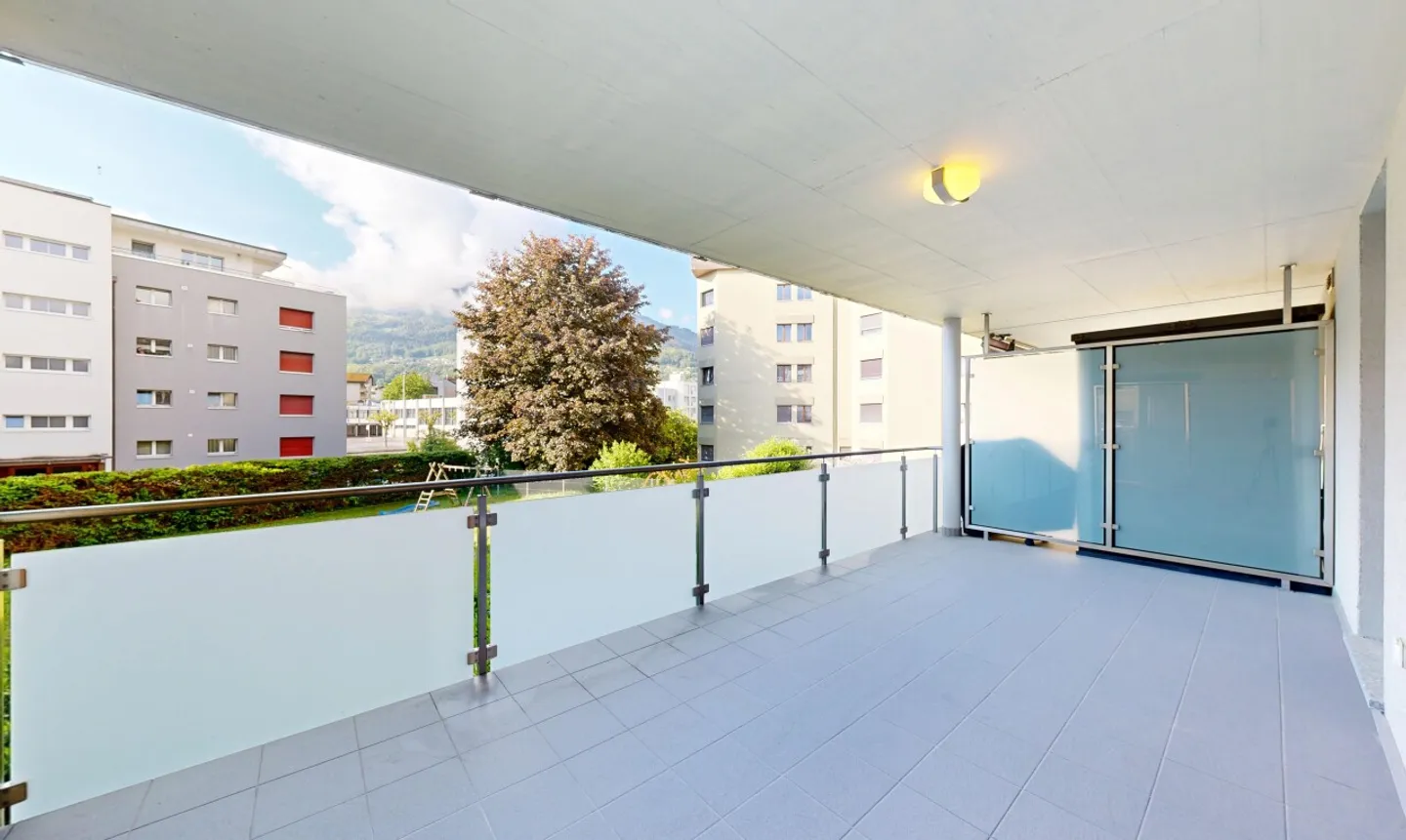Exklusiv: Helle Wohnung mit großem Balkon-Terrasse - Foto 4 von 11