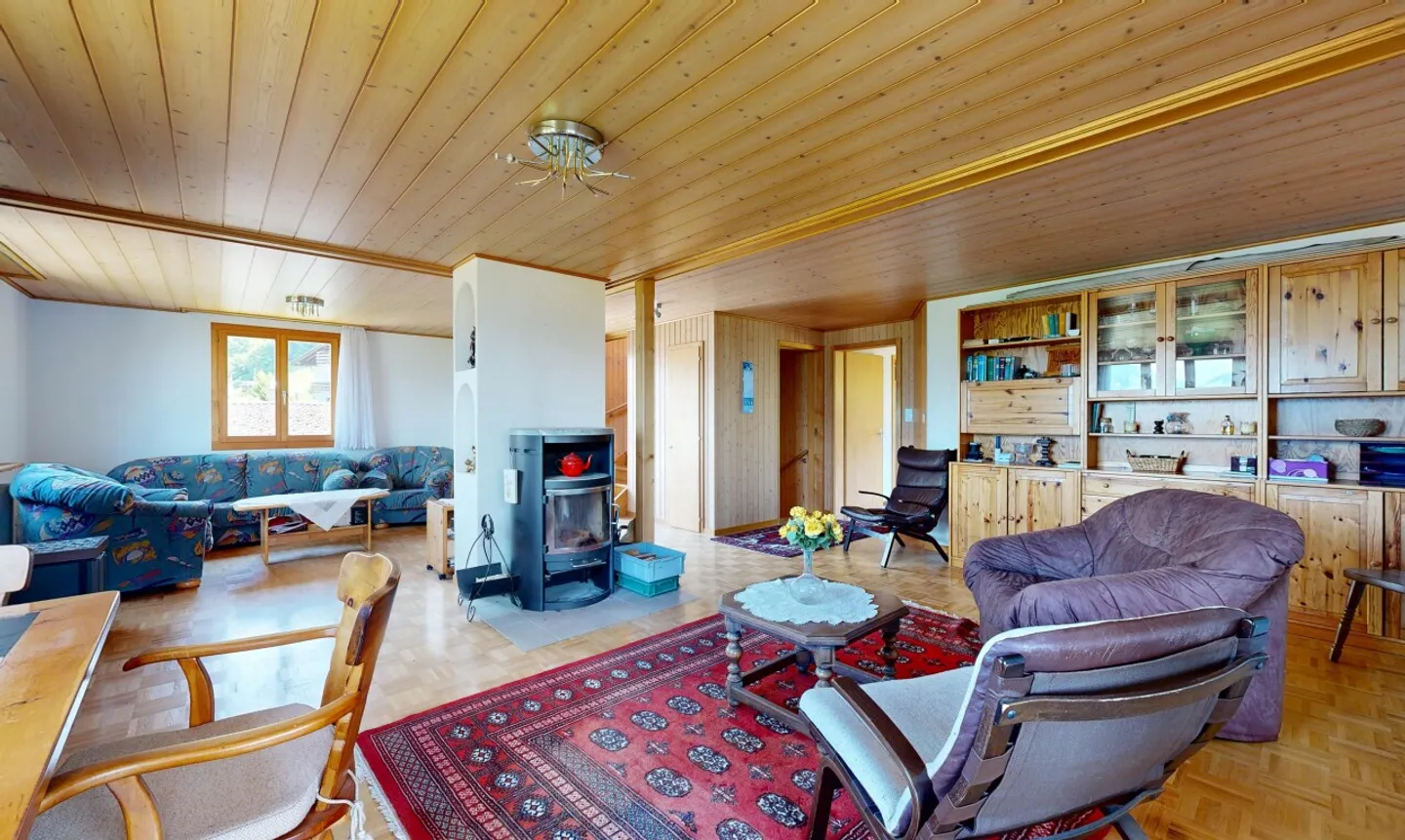 Casa unifamiliare con carattere di chalet. Posizione soleggiata con vista ampia - Foto 4 di 11