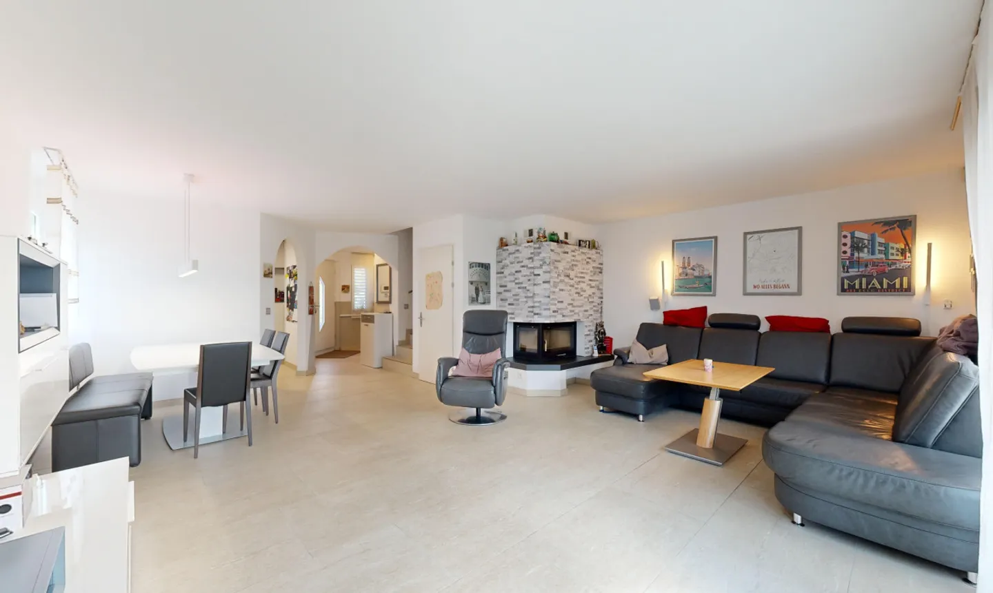 Maison de ville spacieuse et lumineuse à Adlikon près de Regensdorf - Photo 1 sur 13