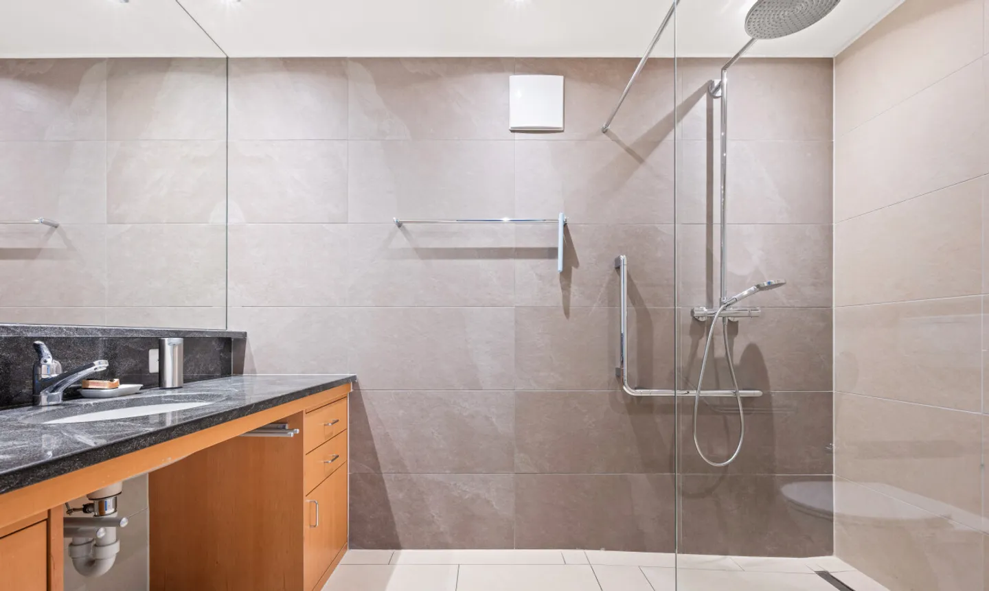 Appartement spacieux de 4,5 pièces avec vue sur la montagne dans un emplacement central à Chur - Photo 10 sur 11