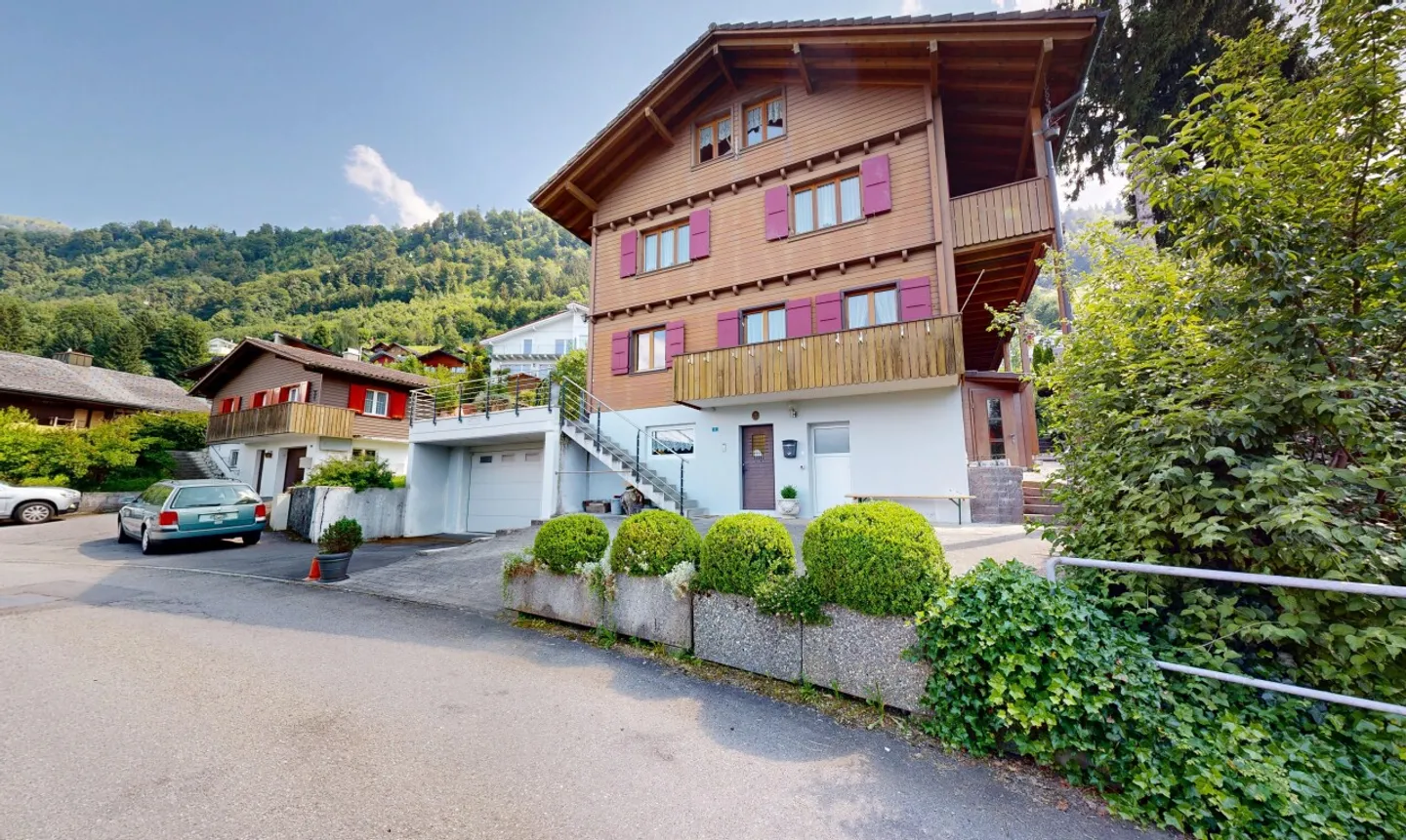 Casa unifamiliare con carattere di chalet. Posizione soleggiata con vista ampia - Foto 3 di 11