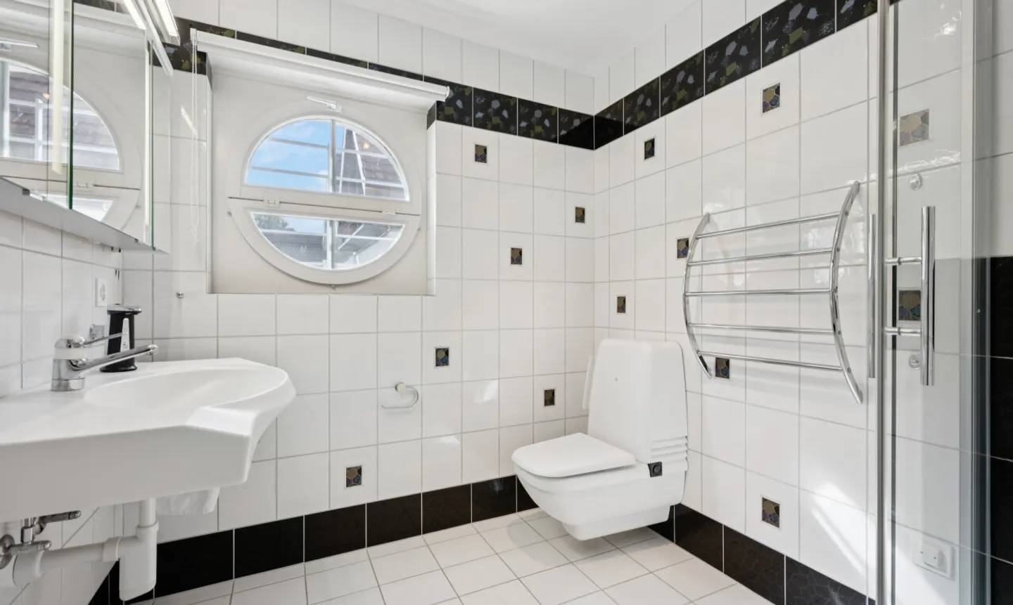 Villa esclusiva con piscina riscaldata e vista mozzafiato - Foto 9 di 11