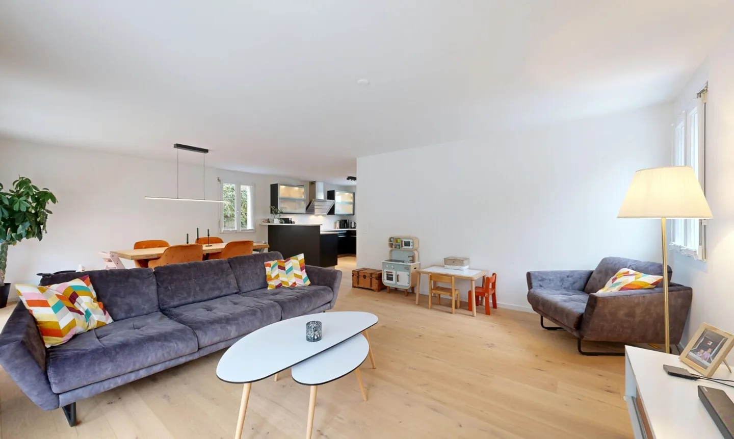 Modern Home with High-Quality Finish and Manicured Garden Paradise - Photo 4 of 11