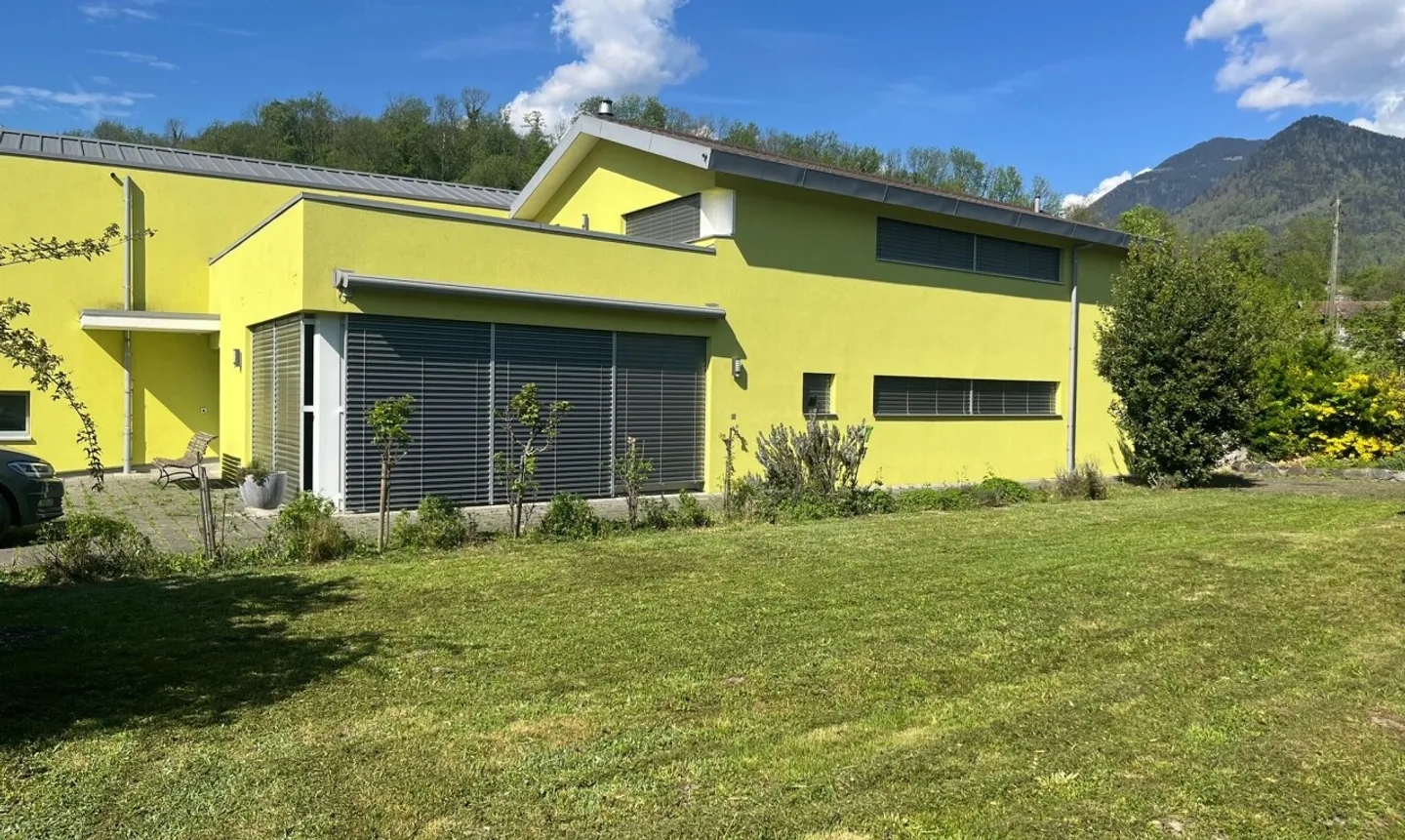 Contemporary villa with a view of the Dents du Midi and unique potential - Photo 1 of 11