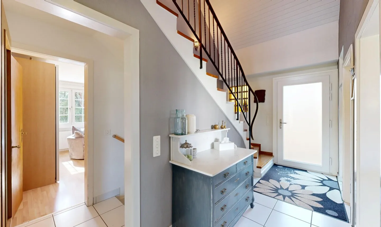 Serene Frame and Exceptional Brightness for this Family Home - Photo 5 of 11