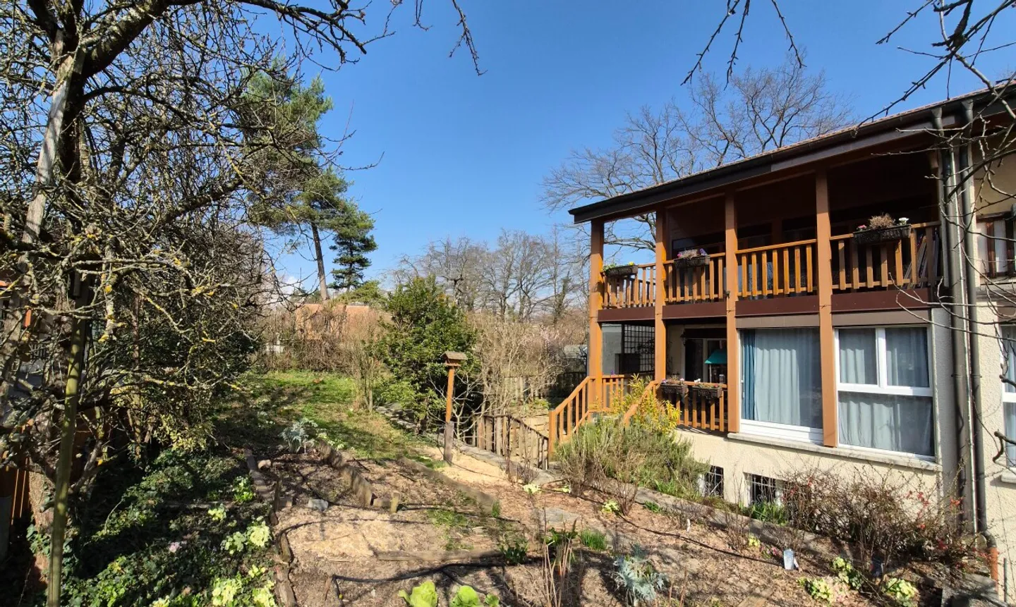 At the end of a dead end - Photo 2 of 11