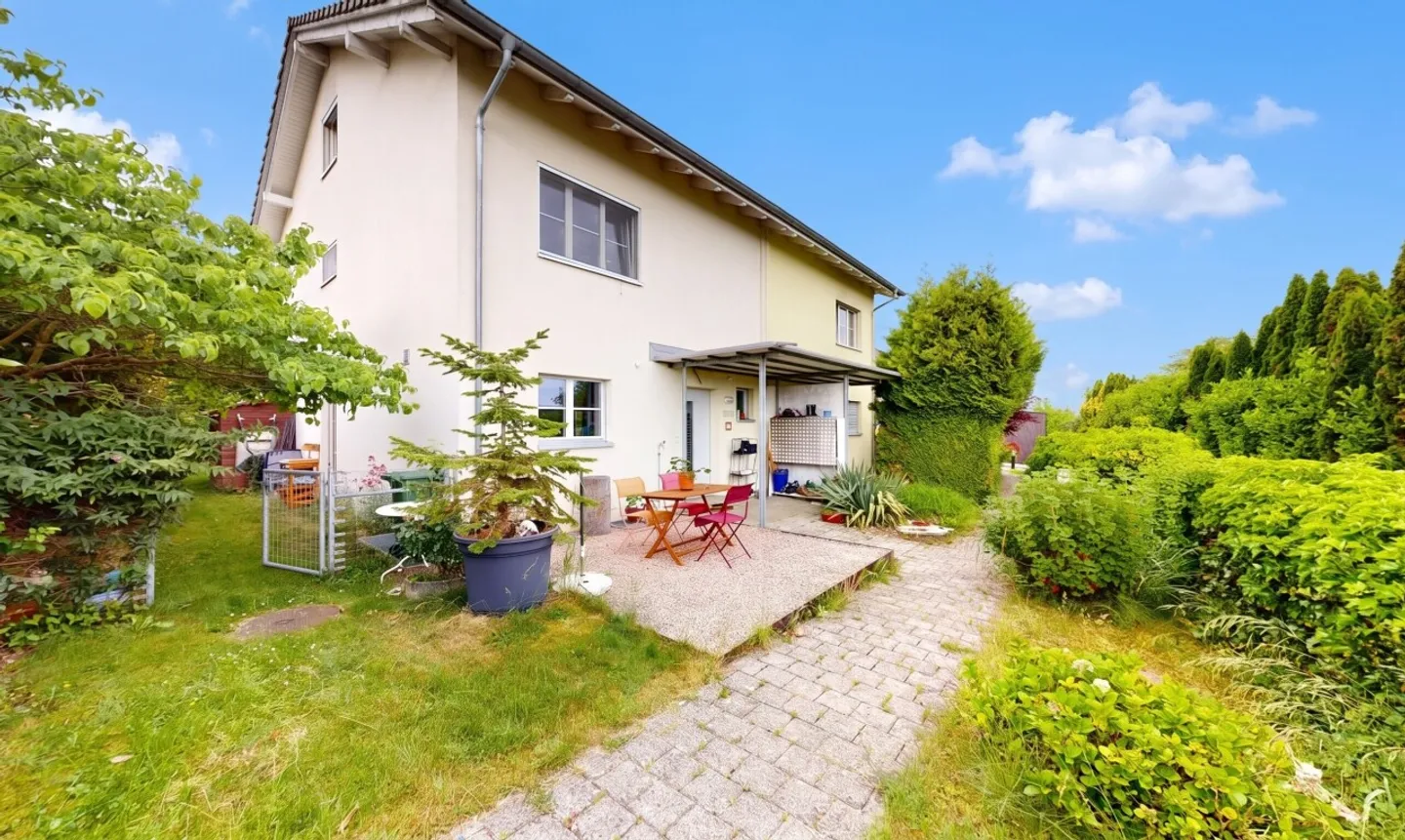 Geräumige Doppelhaushälfte - Foto 3 von 11